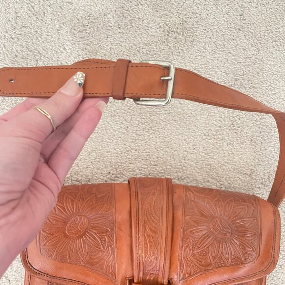 Vintage Hand-Tooled Leather Shoulder Bag – Mahogany Caramel Brown Floral Pattern - Picture 6 of 14